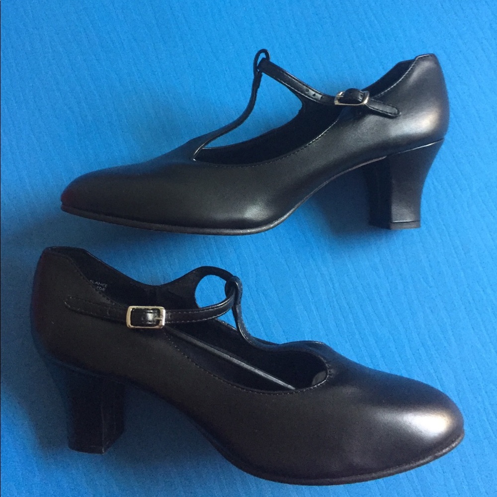 Capezio Jr. Footlight T-Strap character shoe sz. 9